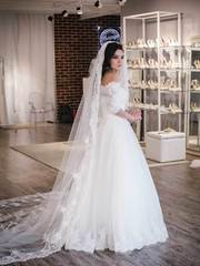 Пышное платье с кружевным рукавом Anastasia 3. Силуэт Пышное. Цвет Белый / Молочный. Вид 1