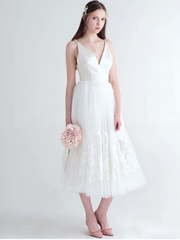 Свадебное платье миди юбка ниже колена. Силуэт А-силуэт. Цвет Белый / Молочный. Вид 1