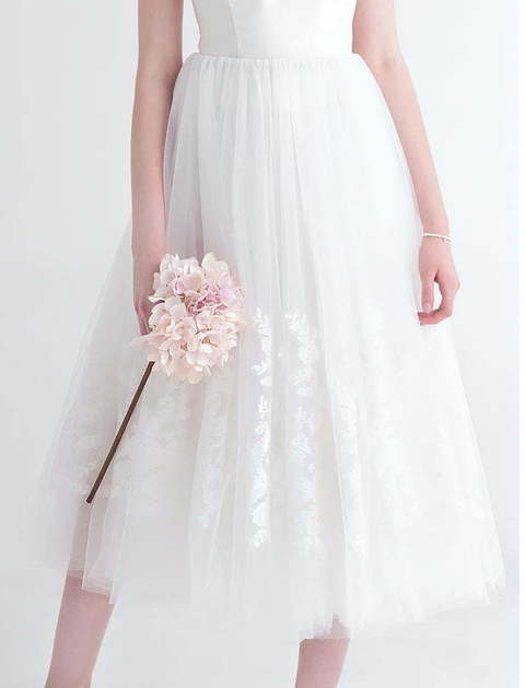 Свадебное платье миди юбка ниже колена. Силуэт А-силуэт. Цвет Белый / Молочный. Вид 2