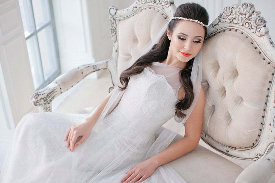 Высокие / Собранные, С аксессуарами / Цветами / Фатой, В греческом стиле, Распущенные от Свадебный стилист Юлия Яковлева 2