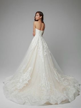 Свадебное платье Milva. Силуэт А-силуэт. Цвет Айвори / Капучино. Вид 2