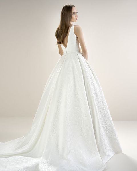 Свадебное платье 8032. Силуэт А-силуэт. Цвет Айвори / Капучино. Вид 2