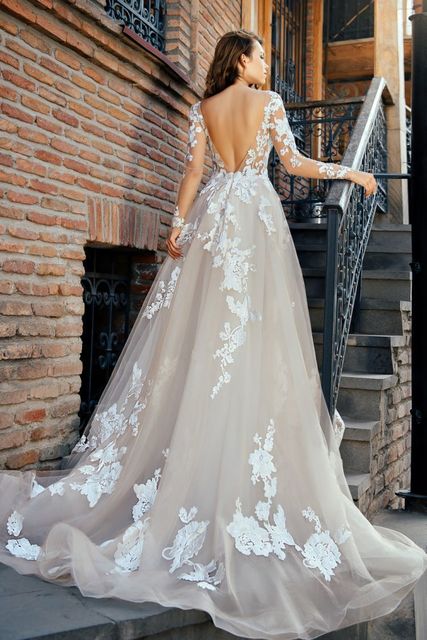 Свадебное платье 3181. Силуэт А-силуэт. Цвет Айвори / Капучино. Вид 2