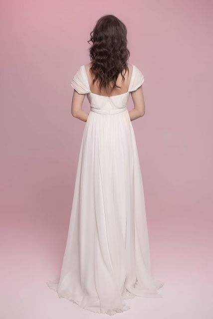 Свадебное платье Grace. Силуэт Прямое. Цвет Айвори / Капучино. Вид 2