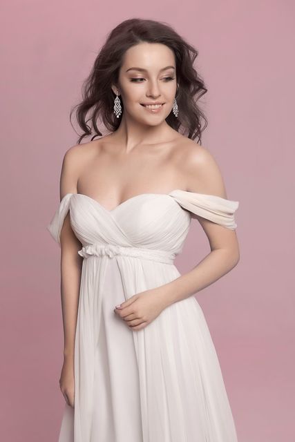 Свадебное платье Grace. Силуэт Прямое. Цвет Айвори / Капучино. Вид 3