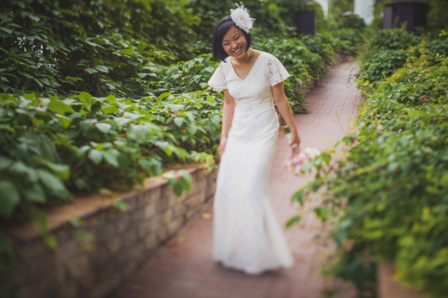 С аксессуарами / Цветами / Фатой от Стилист-визажист Ирина Алексеева 5