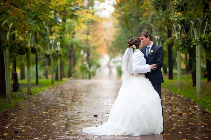 Высокие / Собранные, С аксессуарами / Цветами / Фатой от Стилист-визажист Ирина Алексеева 3