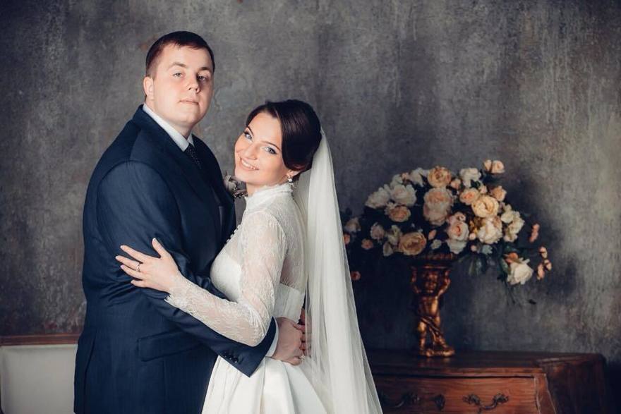 Высокие / Собранные, С аксессуарами / Цветами / Фатой, Пучок от Стилист-визажист Ирина Алексеева 3