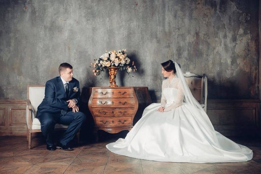 Высокие / Собранные, С аксессуарами / Цветами / Фатой, Пучок от Стилист-визажист Ирина Алексеева 4