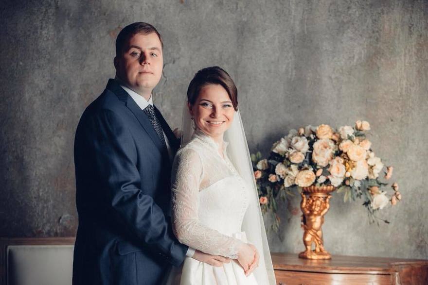 Высокие / Собранные, С аксессуарами / Цветами / Фатой, Пучок от Стилист-визажист Ирина Алексеева 5