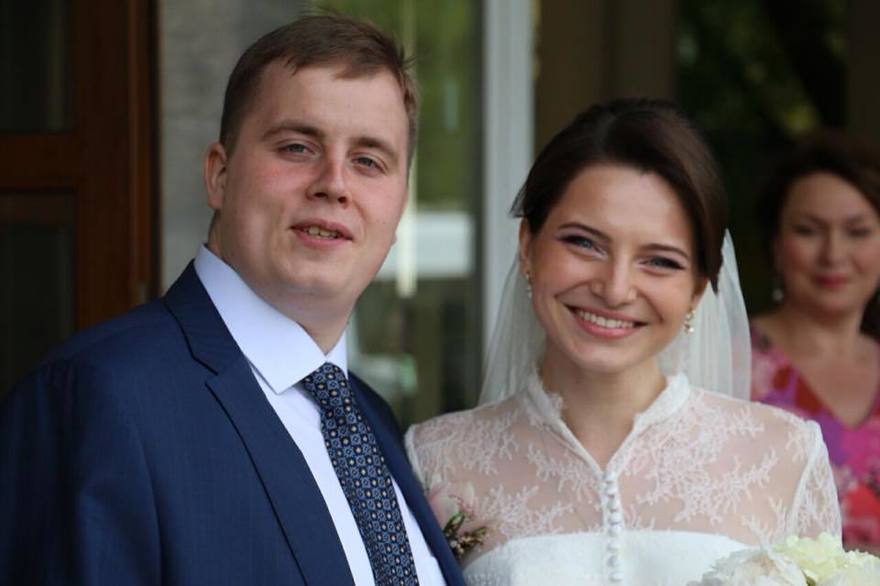 Высокие / Собранные, С аксессуарами / Цветами / Фатой, Пучок от Стилист-визажист Ирина Алексеева 6