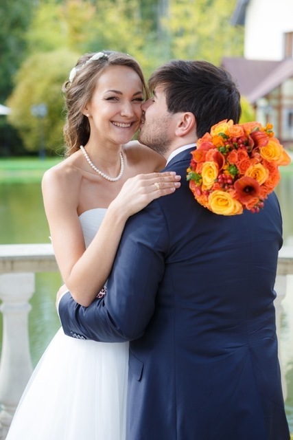 С аксессуарами / Цветами / Фатой, Локоны / Локоны на один бок от Стилист-визажист Ирина Алексеева 3