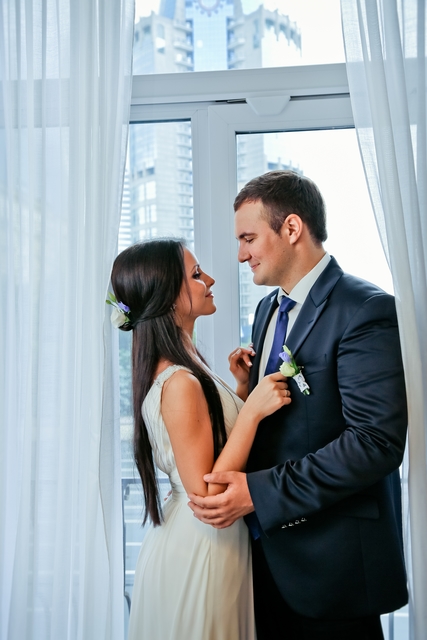 С аксессуарами / Цветами / Фатой, В греческом стиле от Стилист-визажист Ирина Алексеева 4