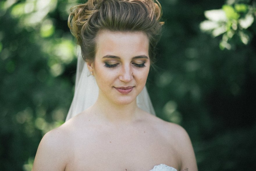 Высокие / Собранные, С аксессуарами / Цветами / Фатой от Стилист-визажист Ирина Алексеева 2