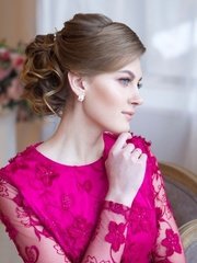 Высокие / Собранные, Пучок, С аксессуарами / Цветами / Фатой от Свадебный стилист-визажист Анна Маланичева 1