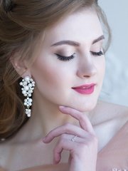 Высокие / Собранные, Локоны / Локоны на один бок, С плетением от Свадебный стилист-визажист Анна Маланичева 2