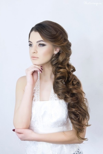 Локоны / Локоны на один бок от Свадебный стилист-визажист Анна Маланичева 4