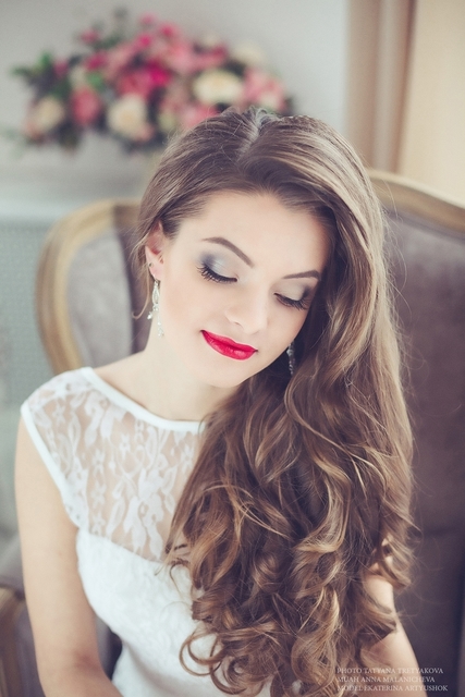 Распущенные, Локоны / Локоны на один бок от Свадебный стилист-визажист Анна Маланичева 3