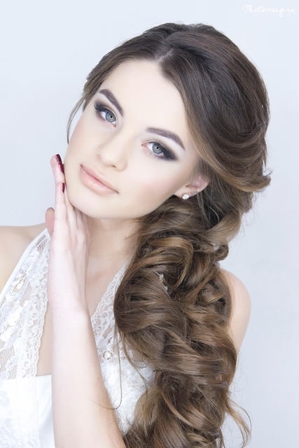 Локоны / Локоны на один бок от Свадебный стилист-визажист Анна Маланичева 3