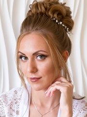 Высокие / Собранные, С аксессуарами / Цветами / Фатой от Свадебный стилист-визажист Анна Маланичева 1