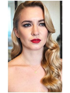 Волны, Распущенные, С аксессуарами / Цветами / Фатой от Свадебный стилист Yanabeautym 1