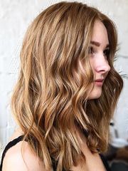 Волны, Локоны / Локоны на один бок, Распущенные от Свадебный стилист Yanabeautym 1