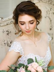 Высокие / Собранные, Пучок, С аксессуарами / Цветами / Фатой от Свадебный стилист Yanabeautym 2