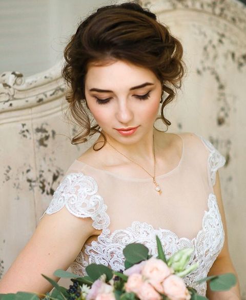 Высокие / Собранные, С аксессуарами / Цветами / Фатой, Пучок от Свадебный стилист Yanabeautym 2