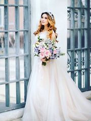 Локоны / Локоны на один бок, Распущенные, С аксессуарами / Цветами / Фатой от Свадебный стилист Yanabeautym 1