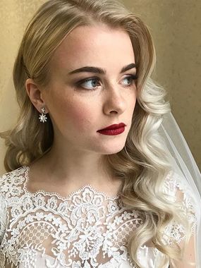 Волны, Распущенные, С аксессуарами / Цветами / Фатой от Свадебный стилист Yanabeautym 1