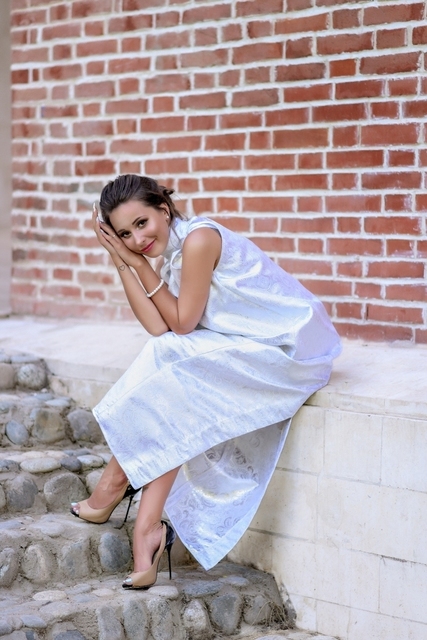 Свадебное платье из парчи. Силуэт Прямое. Цвет Белый / Молочный. Вид 2