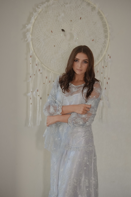 Свадебное платье из кружева. Силуэт Прямое. Цвет Пепельный / Металлик. Вид 2