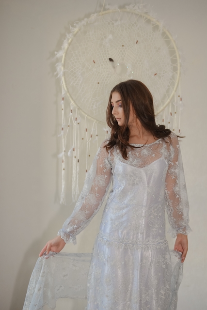 Свадебное платье из кружева. Силуэт Прямое. Цвет Пепельный / Металлик. Вид 3