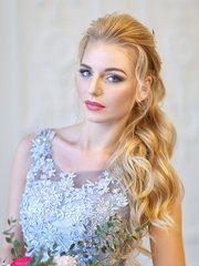 Высокие / Собранные, Локоны / Локоны на один бок, С аксессуарами / Цветами / Фатой от Свадебный стилист Татьяна Ежокина 1