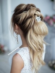 В греческом стиле, Коса / Коса-пучок, С аксессуарами / Цветами / Фатой, С плетением от Свадебный стилист-визажист Лидия Большакова 1