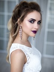 В греческом стиле, Коса / Коса-пучок, С аксессуарами / Цветами / Фатой, С плетением от Свадебный стилист-визажист Лидия Большакова 2