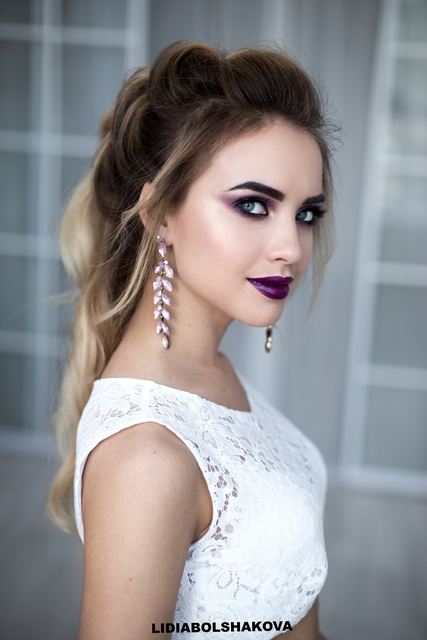 С аксессуарами / Цветами / Фатой, В греческом стиле, С плетением, Коса / Коса-пучок от Свадебный стилист-визажист Лидия Большакова 2