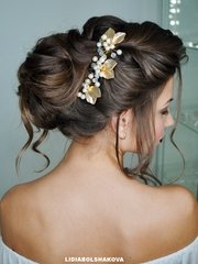Высокие / Собранные, Пучок, С аксессуарами / Цветами / Фатой от Свадебный стилист-визажист Лидия Большакова 2
