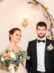 Пучок, С аксессуарами / Цветами / Фатой от Свадебный стилист-визажист Астхик Абнусян 1