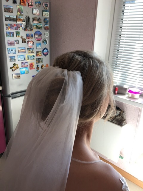 Высокие / Собранные, С аксессуарами / Цветами / Фатой, Пучок от Свадебный стилист-визажист Филиппова Елена 3