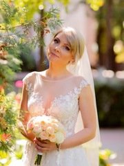 Высокие / Собранные, Пучок, С аксессуарами / Цветами / Фатой от Свадебный стилист-визажист Филиппова Елена 1