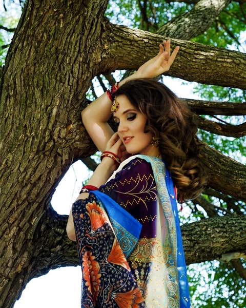 С аксессуарами / Цветами / Фатой, Локоны / Локоны на один бок от Свадебный стилист-визажист Филиппова Елена 2