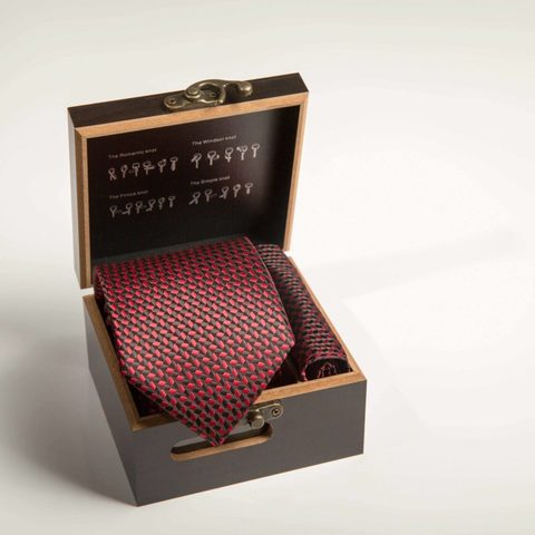 Галстук бордовый с платком в коробке от Прокат мужских костюмов BLACKTUX 1