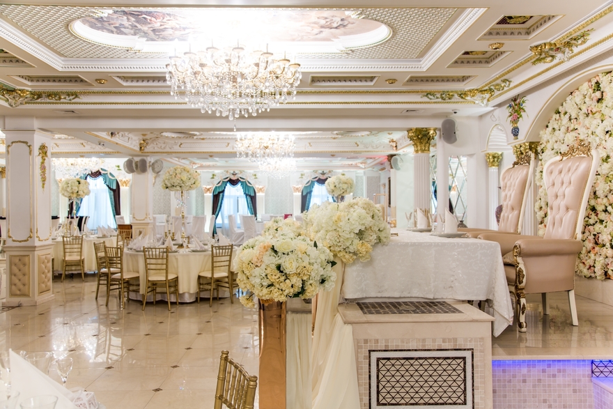 Классика в Ресторан / Банкетный зал от Студия декора и флористики Mazurdecor 11