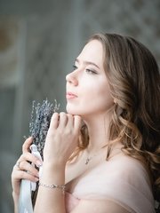 Локоны / Локоны на один бок, Распущенные от Свадебный стилист-визажист Алёна Рей 1