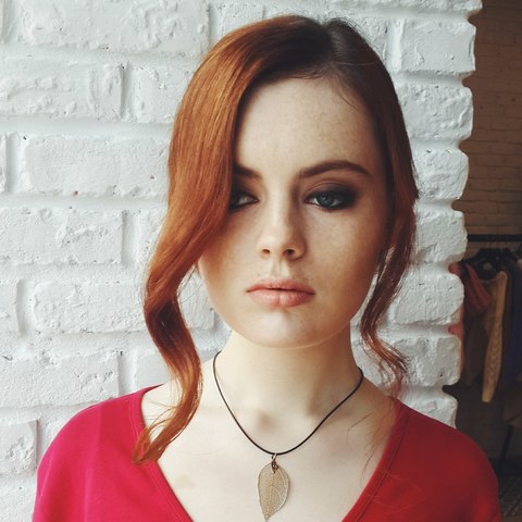Высокие / Собранные, Локоны / Локоны на один бок, Пучок, С аксессуарами / Цветами / Фатой от Свадебный стилист-визажист Алёна Рей 1