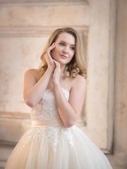 Локоны / Локоны на один бок от Свадебный стилист-визажист Алёна Рей 2