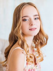 Локоны / Локоны на один бок, Распущенные от Свадебный стилист-визажист Алёна Рей 2