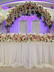 Президиум / Стол молодоженов в Классика от Студия декора и флористики Империя Счастья 1