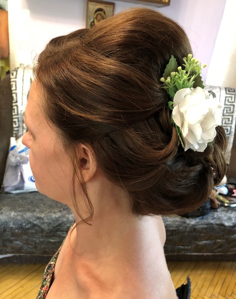 Высокие / Собранные, С аксессуарами / Цветами / Фатой, С плетением, Коса / Коса-пучок, Локоны / Локоны на один бок от Свадебный стилист Кристина Ковальская 2